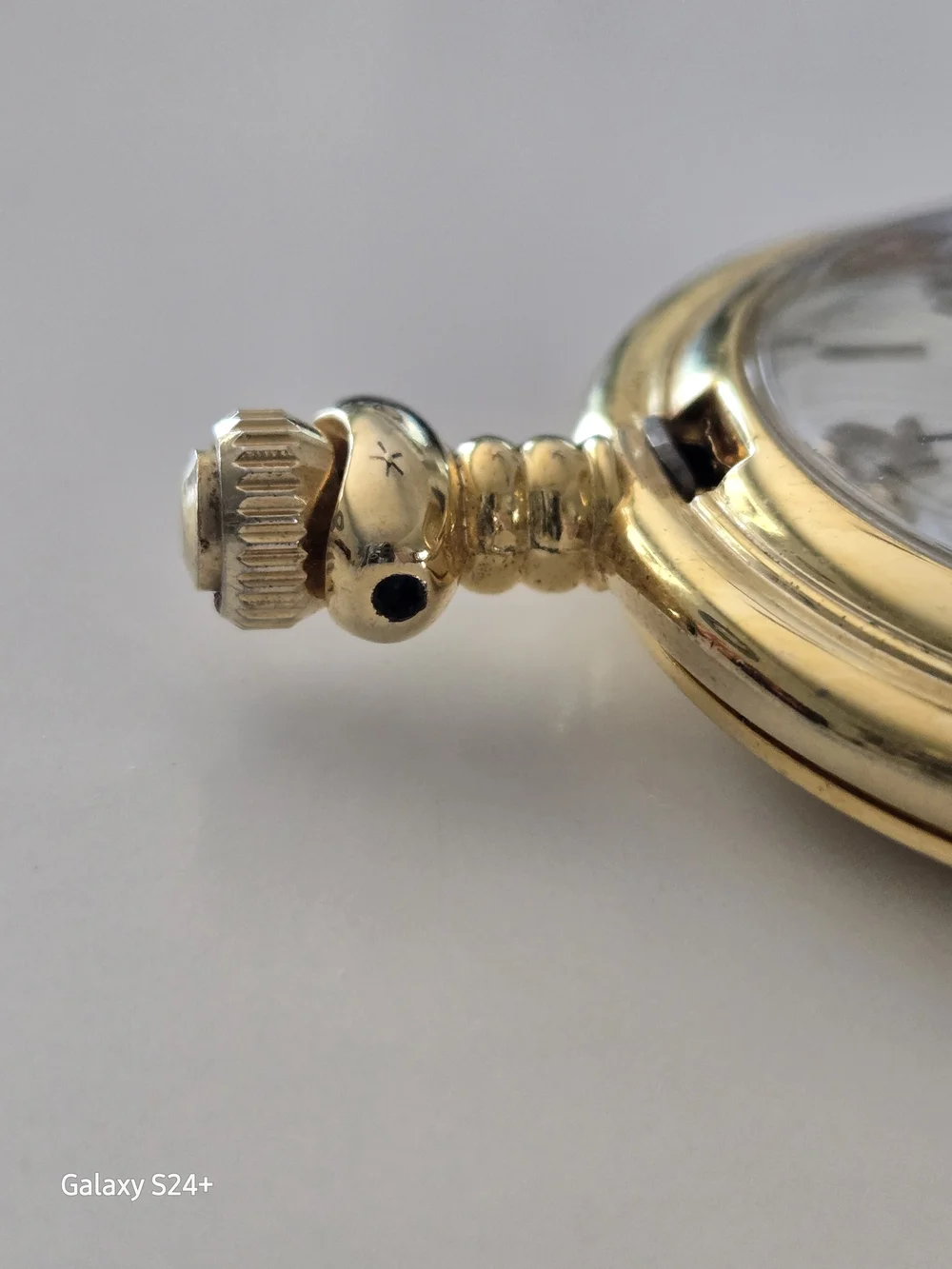 N/A gold tone
